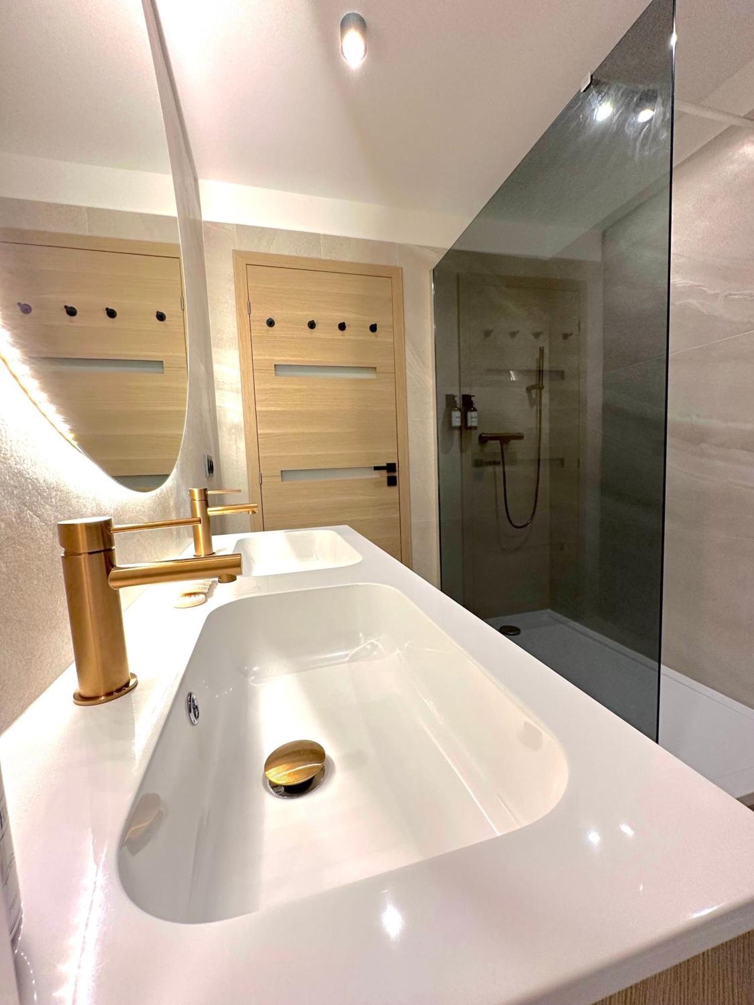 Monaco # Menton - 6 Persons - 2 Bedrooms - Full Renovated - Private Parking - Hypercenter - Clim - Beach And Sun Exteriér fotografie